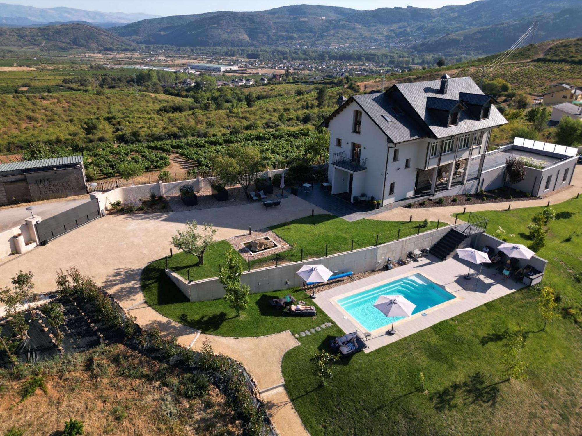 Boutique Finca Esencial Villafranca Del Bierzo Bagian luar foto